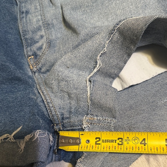 Hollister ultra high rise Mom women’s cuffed Two-Tone Jean Shorts size 27 - Picture 8 of 9